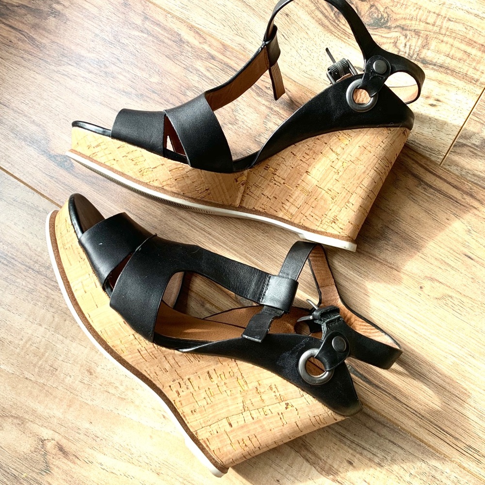 Susina Black Sandal Wedge